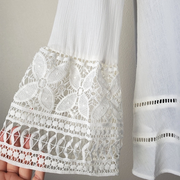 Sun & Shadow Bell Sleeve Tunic Top - Picture 4 of 6